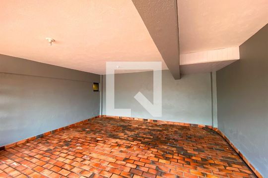 Garagem de casa à venda com 4 quartos, 270m² em Santa Cruz, Belo Horizonte