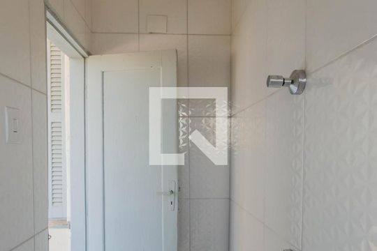 Banheiro de serviço de casa à venda com 2 quartos, 533m² em Jardim da Gloria, São Paulo