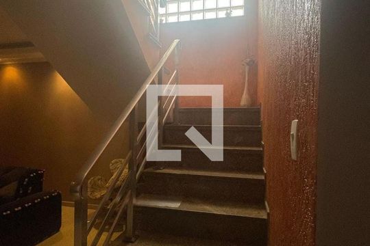 Escada de casa à venda com 3 quartos, 200m² em Vila Carrão, São Paulo