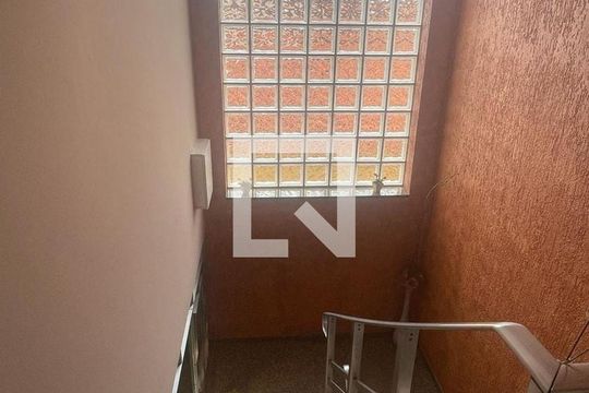 Escada de casa à venda com 3 quartos, 200m² em Vila Carrão, São Paulo