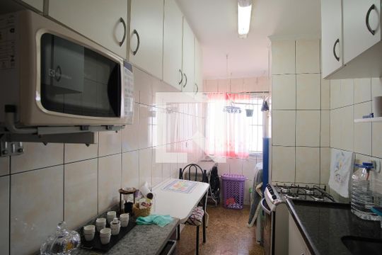Cozinha e Área de Serviço de apartamento para alugar com 2 quartos, 56m² em Vila Sao Geraldo, São Paulo