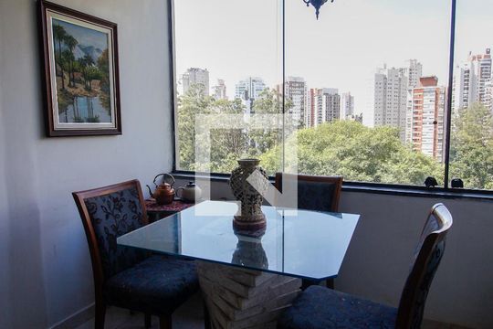 Sala / Cozinha de apartamento para alugar com 1 quarto, 38m² em Paraíso do Morumbi, São Paulo