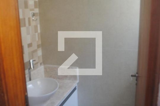 Banheiro de Serviço de apartamento para alugar com 3 quartos, 120m² em Imbuí, Salvador