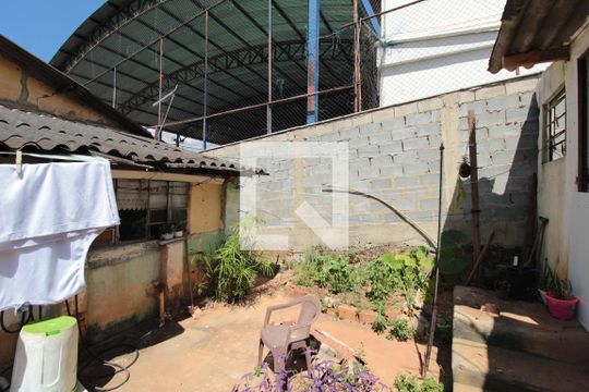 Quintal de casa à venda com 3 quartos, 920m² em Venda Nova, Belo Horizonte
