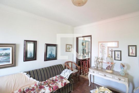 Sala de casa à venda com 3 quartos, 920m² em Venda Nova, Belo Horizonte