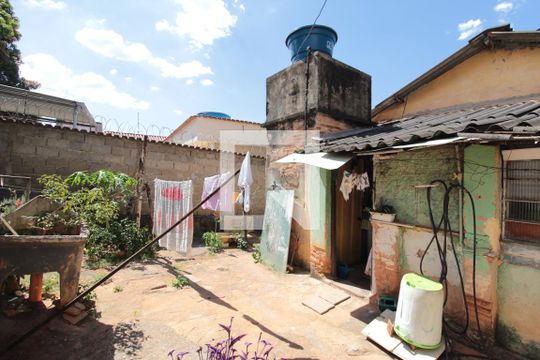 Quintal de casa à venda com 3 quartos, 920m² em Venda Nova, Belo Horizonte
