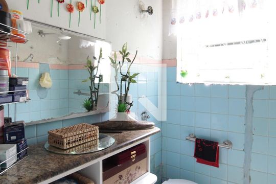 Banheiro de casa à venda com 3 quartos, 920m² em Venda Nova, Belo Horizonte