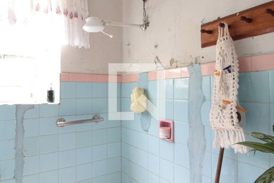 Banheiro de casa à venda com 3 quartos, 920m² em Venda Nova, Belo Horizonte