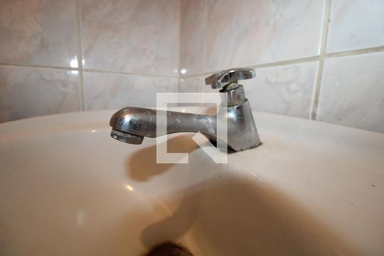 Banheiro de kitnet/studio para alugar com 1 quarto, 30m² em Jardim Santa Genebra Ii (barao Geraldo), Campinas