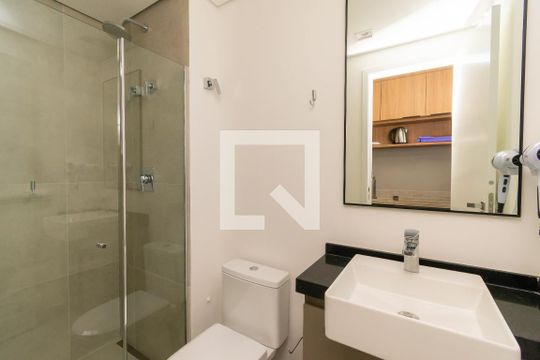 Banheiro de kitnet/studio para alugar com 1 quarto, 20m² em Vila Gomes Cardim, São Paulo
