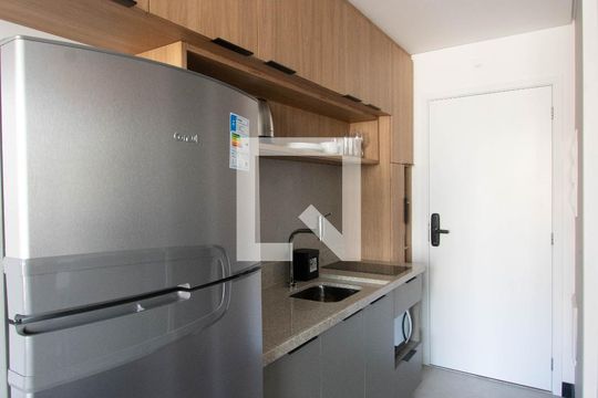 Cozinha de kitnet/studio para alugar com 1 quarto, 20m² em Vila Gomes Cardim, São Paulo