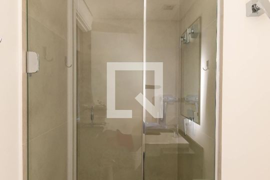 Banheiro de kitnet/studio para alugar com 1 quarto, 20m² em Vila Gomes Cardim, São Paulo