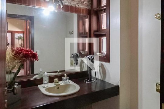 Lavabo de casa para alugar com 4 quartos, 2700m² em Copacabana, Belo Horizonte