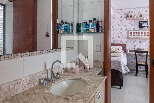 Banheiro de apartamento à venda com 2 quartos, 83m² em Jardim Botânico, Porto Alegre