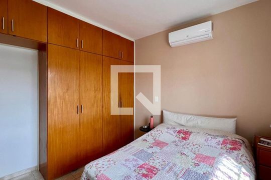 Quarto de casa para alugar com 4 quartos, 310m² em Colégio Batista, Belo Horizonte