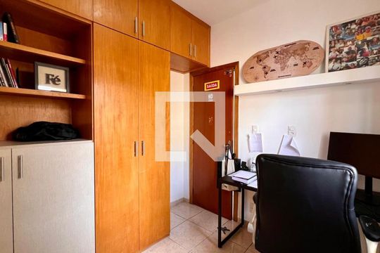 Quarto de casa para alugar com 4 quartos, 310m² em Colégio Batista, Belo Horizonte