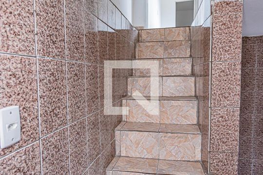 Escada de casa para alugar com 2 quartos, 70m² em Sítio Morro Grande, São Paulo