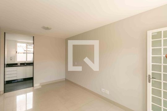 Sala de casa à venda com 3 quartos, 90m² em Santa Monica, Belo Horizonte