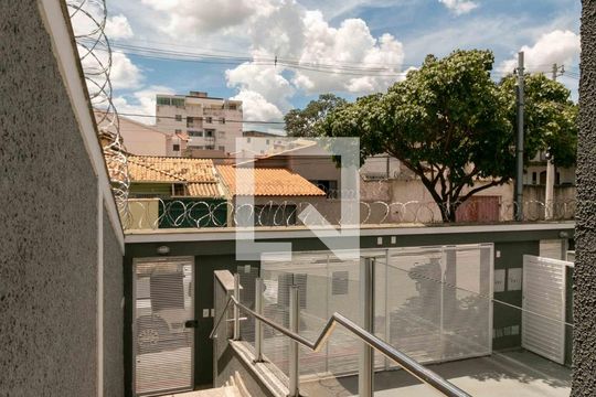 Entrada de casa à venda com 3 quartos, 90m² em Santa Monica, Belo Horizonte