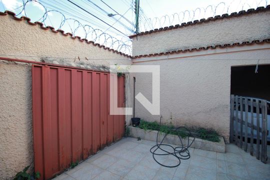 Garagem de casa à venda com 4 quartos, 360m² em Ipiranga, Belo Horizonte
