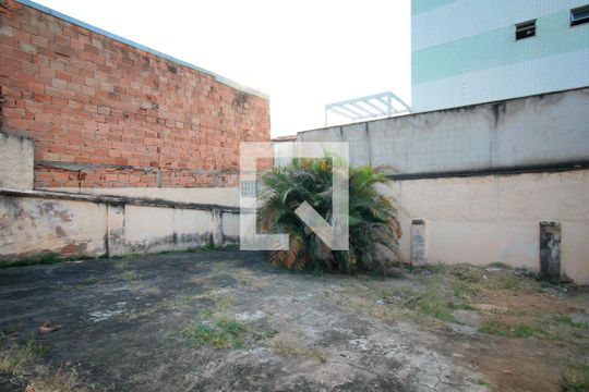 Quintal de casa à venda com 4 quartos, 360m² em Ipiranga, Belo Horizonte