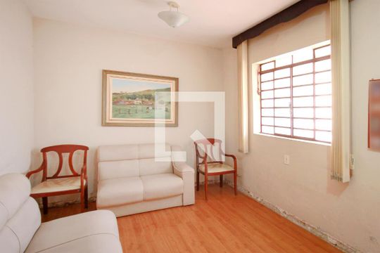 Casa à venda com 4 quartos, 360m² em Ipiranga, Belo Horizonte