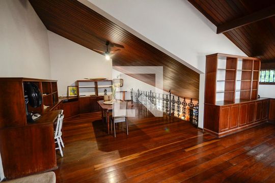 Sala de casa à venda com 4 quartos, 574m² em Grajaú, Rio de Janeiro