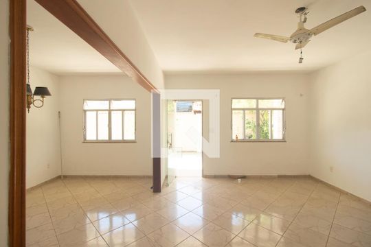 Casa para alugar com 5 quartos, 548m² em Guaratiba, Rio de Janeiro