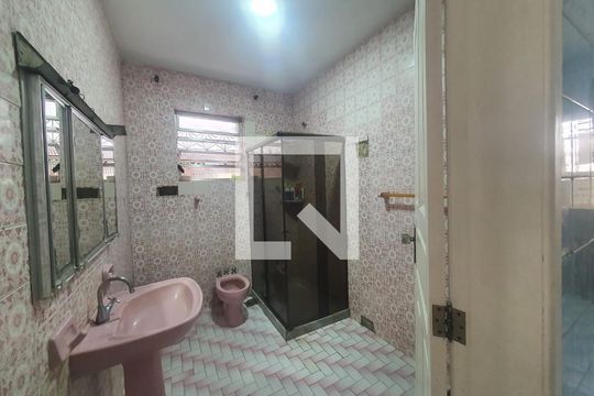 Banheiro 1 de casa à venda com 4 quartos, 150m² em Sampaio, Rio de Janeiro
