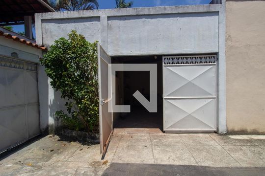 Garagem de casa de condomínio para alugar com 3 quartos, 260m² em Vargem Pequena, Rio de Janeiro