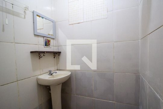 Casa 2 -Banheiro da Suíte 2 de casa de condomínio para alugar com 3 quartos, 260m² em Vargem Pequena, Rio de Janeiro