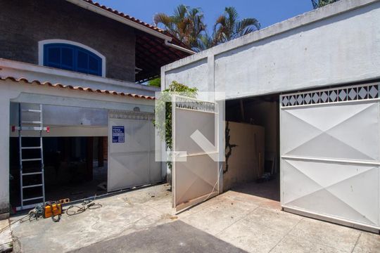 Fachada de casa de condomínio para alugar com 3 quartos, 260m² em Vargem Pequena, Rio de Janeiro