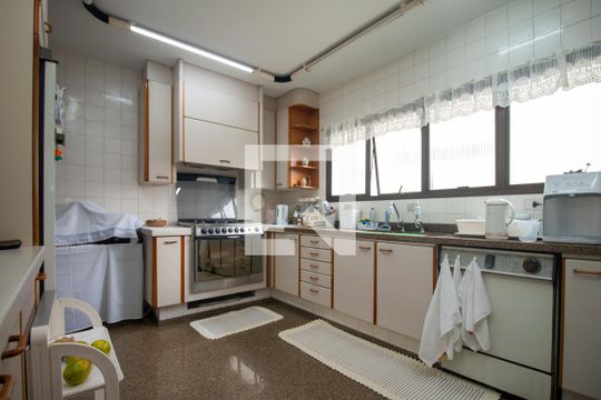 Cozinha de apartamento à venda com 3 quartos, 240m² em Campo Belo, São Paulo
