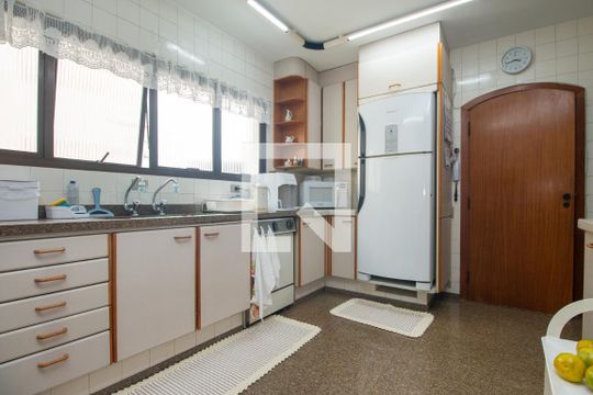 Cozinha de apartamento à venda com 3 quartos, 240m² em Campo Belo, São Paulo