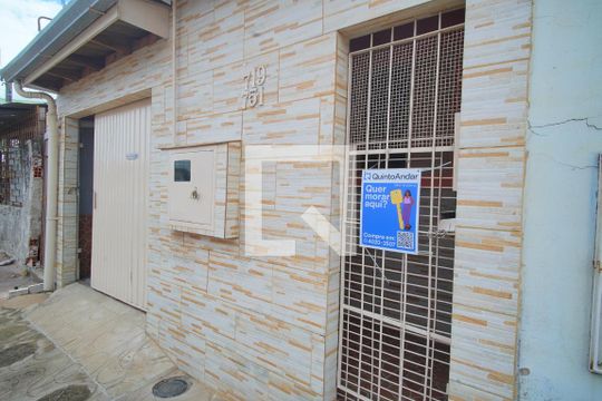 Fachada de casa à venda com 1 quarto, 90m² em Sarandi, Porto Alegre