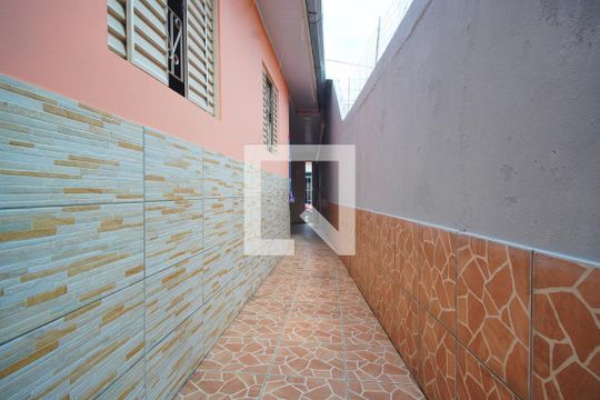 Lateral da Casa de casa à venda com 1 quarto, 90m² em Sarandi, Porto Alegre
