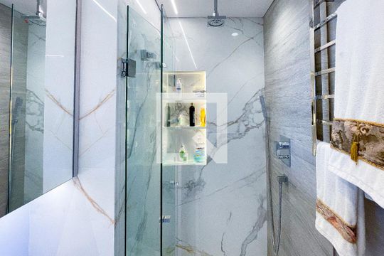 Banheiro de kitnet/studio à venda com 1 quarto, 30m² em Cerqueira César, São Paulo