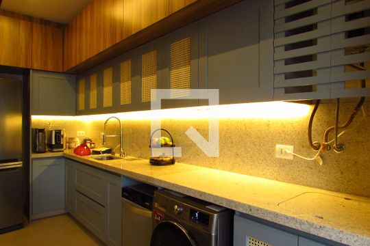 Cozinha de apartamento à venda com 2 quartos, 77m² em Swiss Park, Campinas
