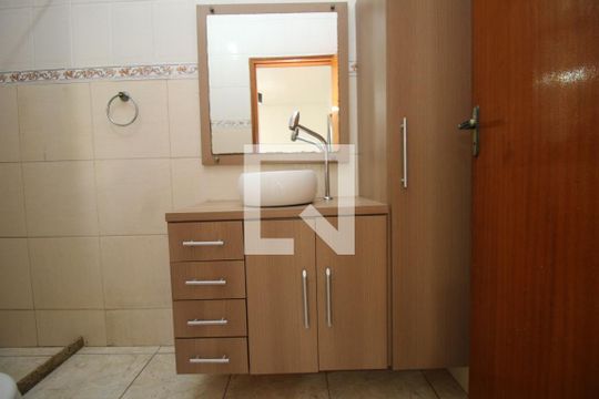Banheiro da Suíte de casa à venda com 3 quartos, 110m² em Olaria, Rio de Janeiro