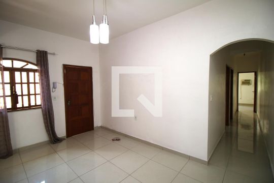 Sala de casa à venda com 3 quartos, 110m² em Olaria, Rio de Janeiro