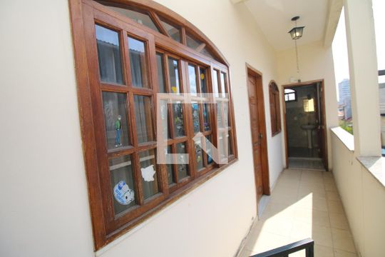 Área Externa de casa à venda com 3 quartos, 110m² em Olaria, Rio de Janeiro