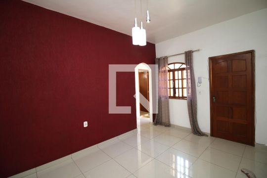 Sala de casa à venda com 3 quartos, 110m² em Olaria, Rio de Janeiro