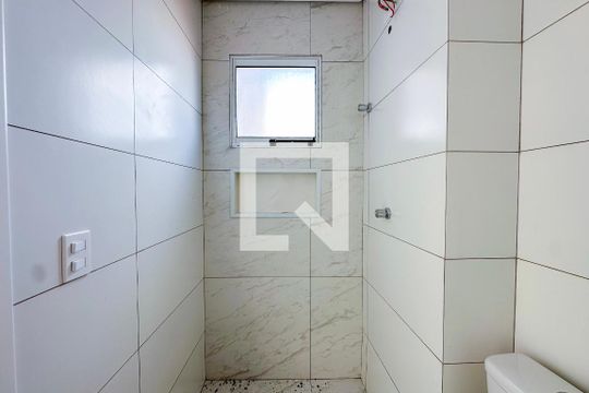 Banheiro de apartamento à venda com 1 quarto, 48m² em Vila Mangalot, São Paulo