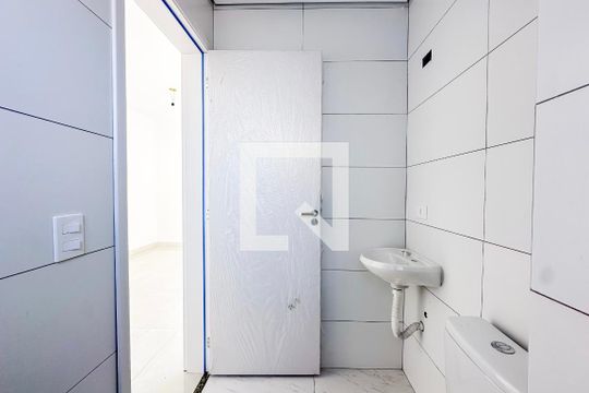 Banheiro de apartamento à venda com 1 quarto, 48m² em Vila Mangalot, São Paulo