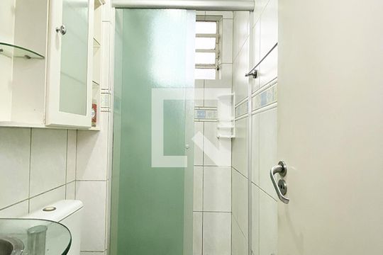 Banheiro  de apartamento para alugar com 2 quartos, 60m² em Centro, São Leopoldo