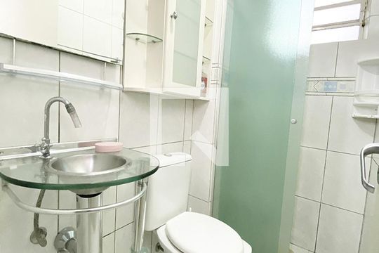 Banheiro  de apartamento para alugar com 2 quartos, 60m² em Centro, São Leopoldo