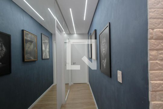 Corredor de apartamento para alugar com 2 quartos, 45m² em Vila Andrade, São Paulo