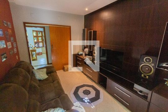 Sala de TV de casa de condomínio para alugar com 3 quartos, 270m² em Colinas do Ermitage (sousas), Campinas