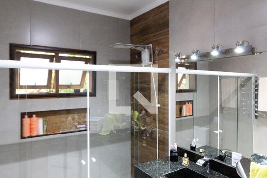 Banheiro da Suíte de casa de condomínio para alugar com 3 quartos, 270m² em Colinas do Ermitage (sousas), Campinas