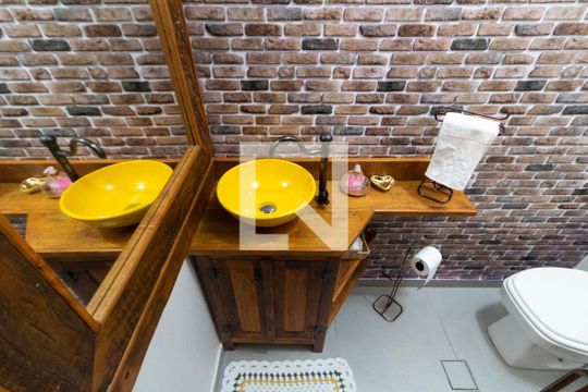 Lavabo de casa de condomínio para alugar com 3 quartos, 270m² em Colinas do Ermitage (sousas), Campinas